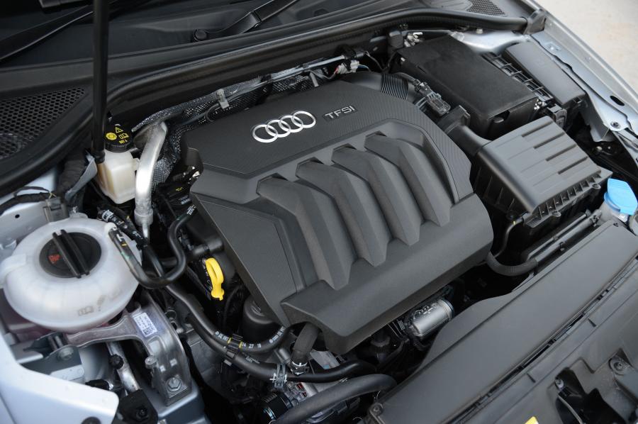 Моторный отсек Audi A3 Sportback 1.4 TFSI (8V) 2016 года  (ZA) (фото 15 из 26)